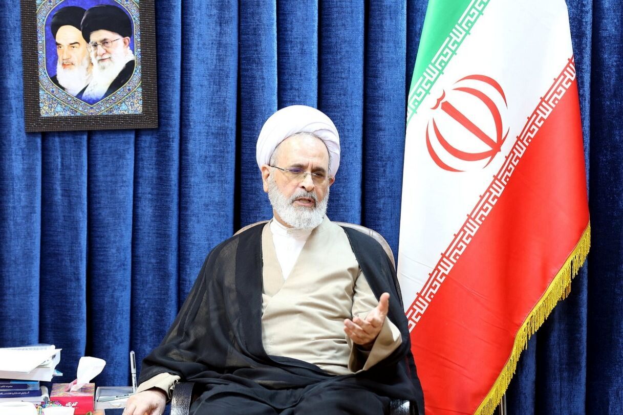 نامه مهم آیت الله اعرافی به پاپ رهبر کاتولیک‌های جهان