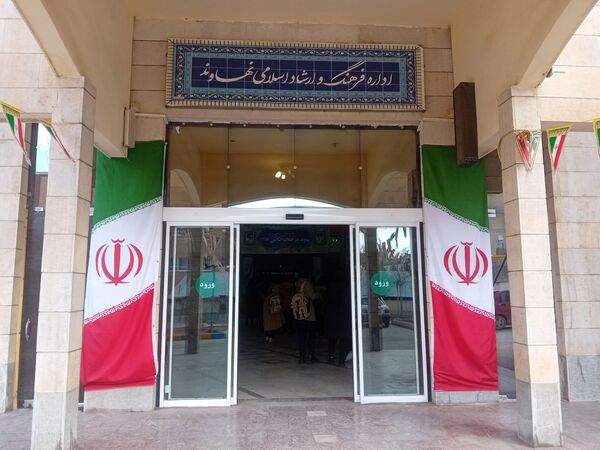طنین شعرهای محلی در همایش شعر نهاوند