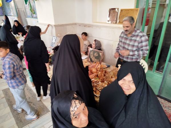 نمایشگاه مشاغل خانگی در آستان مقدس امامزاده عبدالمومن شهر حبیب آباد