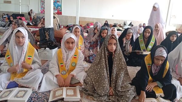 اعتکاف دانش‌آموزی در مسجد امام حسین(ع) روستای تپه‌گجی منطقه بیرانوند 