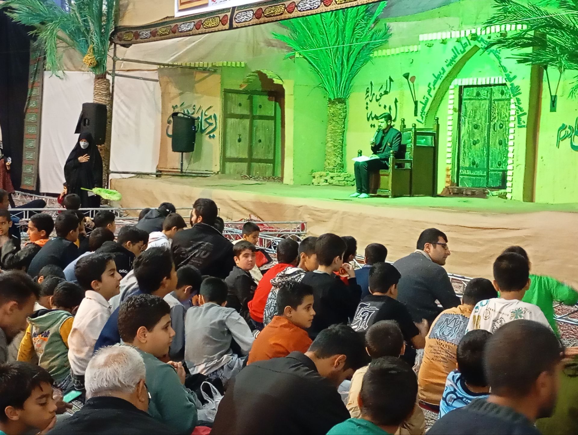 حضور دانش‌آموزان دبستان پسرانه فضیلت در نمایش آیینی یاس نبوی