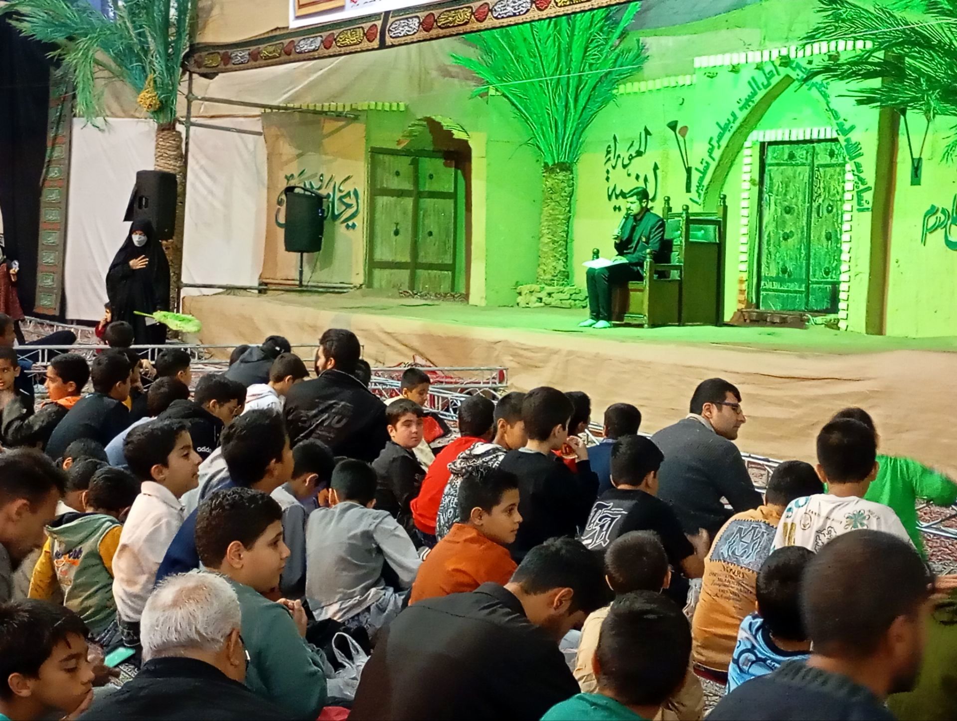 حضور دانش‌آموزان دبستان پسرانه فضیلت در نمایش آیینی یاس نبوی