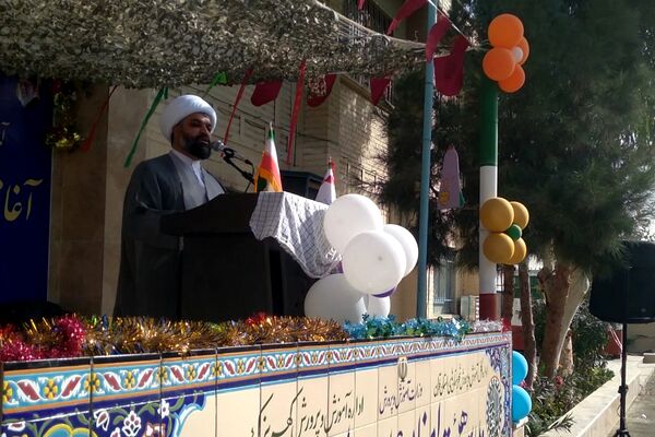 نواختن زنگ بازگشایی مدارس در دبستان علی بن ابیطالب(ع) باقرشهر