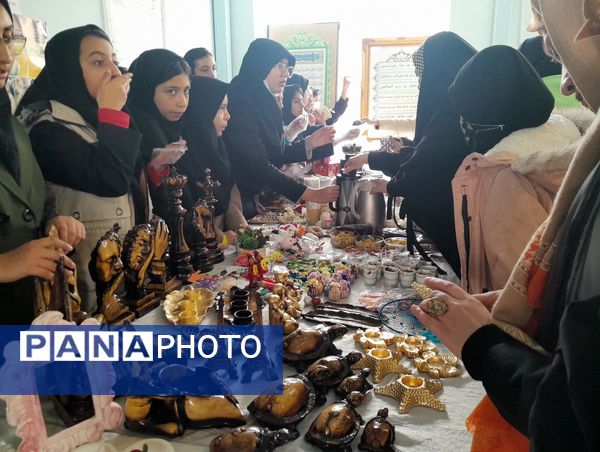 جشنواره فرهنگی هنری "امید فردا" در دبیرستان شاهد فیض ناحیه ۳ شیراز