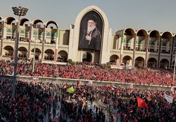وداع با خورشید؛ خروش میلیونی امت در وعده گاه مصلی تهران