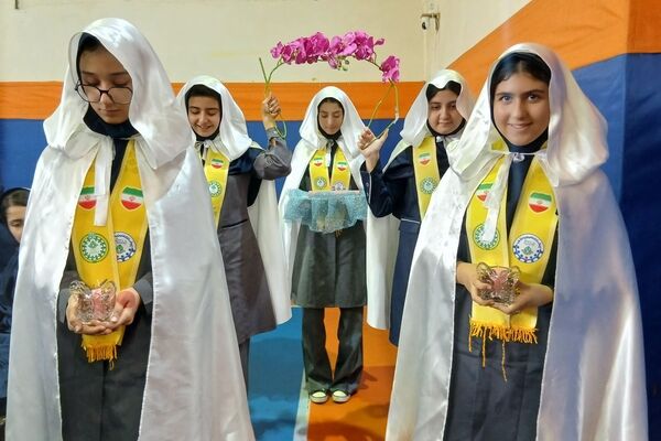 جشن عاطفه‌ها در مدرسه شهید مصطفی احمدی‌روشن فردیس