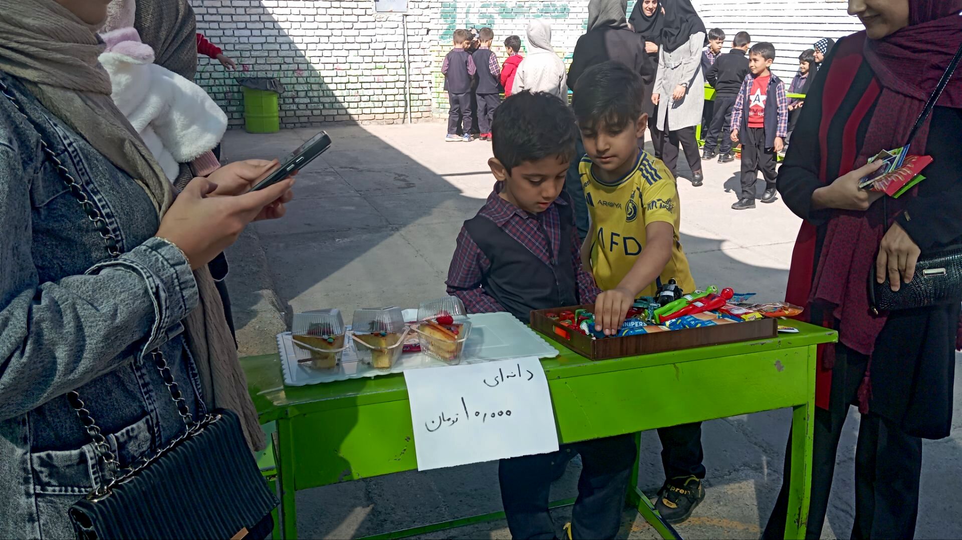 برپایی بازارچه دانش آموزی در شهرستان کاشمر 