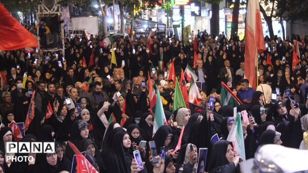 طنین «باید برخاست» در میدان شهید بجنورد