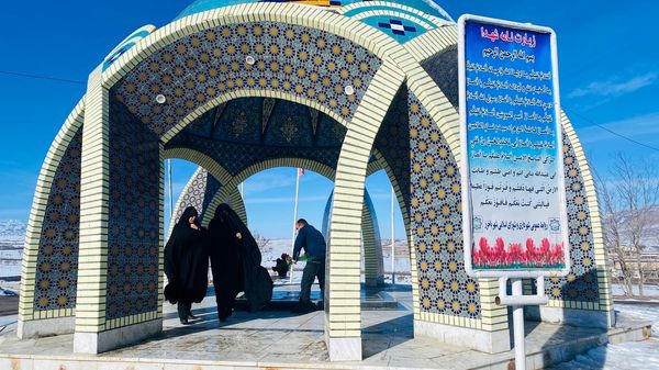 غبارروبی گلزار شهدای گمنام شهرستان باخرز