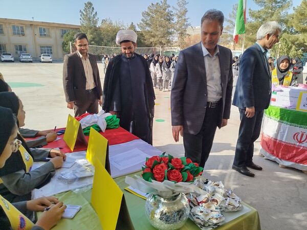 انتخابات شورای دانش آموزی در دبیرستان دخترانه امید 