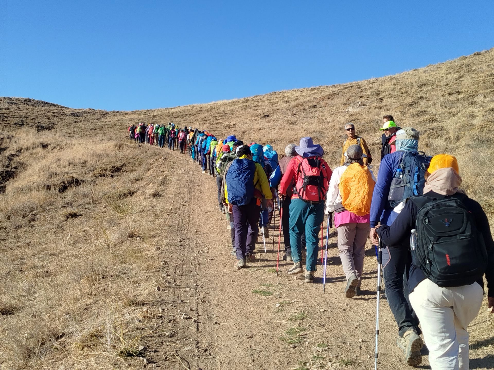 صعود هیات کوهنوردی خراسان شمالی به قله بابا سبز فاروج 