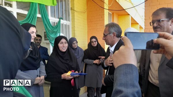 جشن شکوفه‌ ها در دبستان پسرانه شهید رجایی شهرستان سلسله 