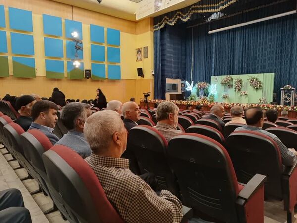 تجلیل از معلمان و معلمان پیشکسوت در بافق