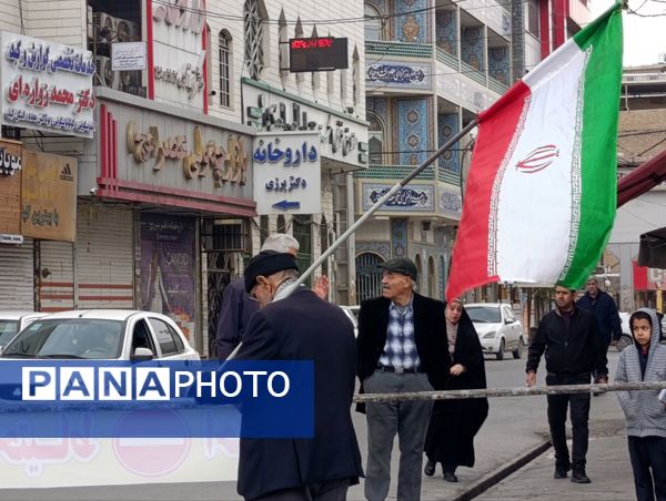 حضور دانش آموزان و جامعه بزرگ فرهنگیان در یوم الله 22 بهمن ماه در پاکدشت 