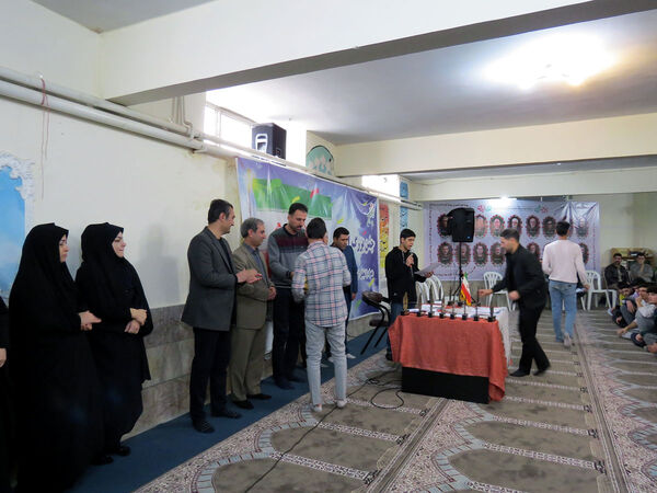 جشن انقلاب و کلنگ زنی زمین چمن دبیرستان شاهد امام حسین (ع)
