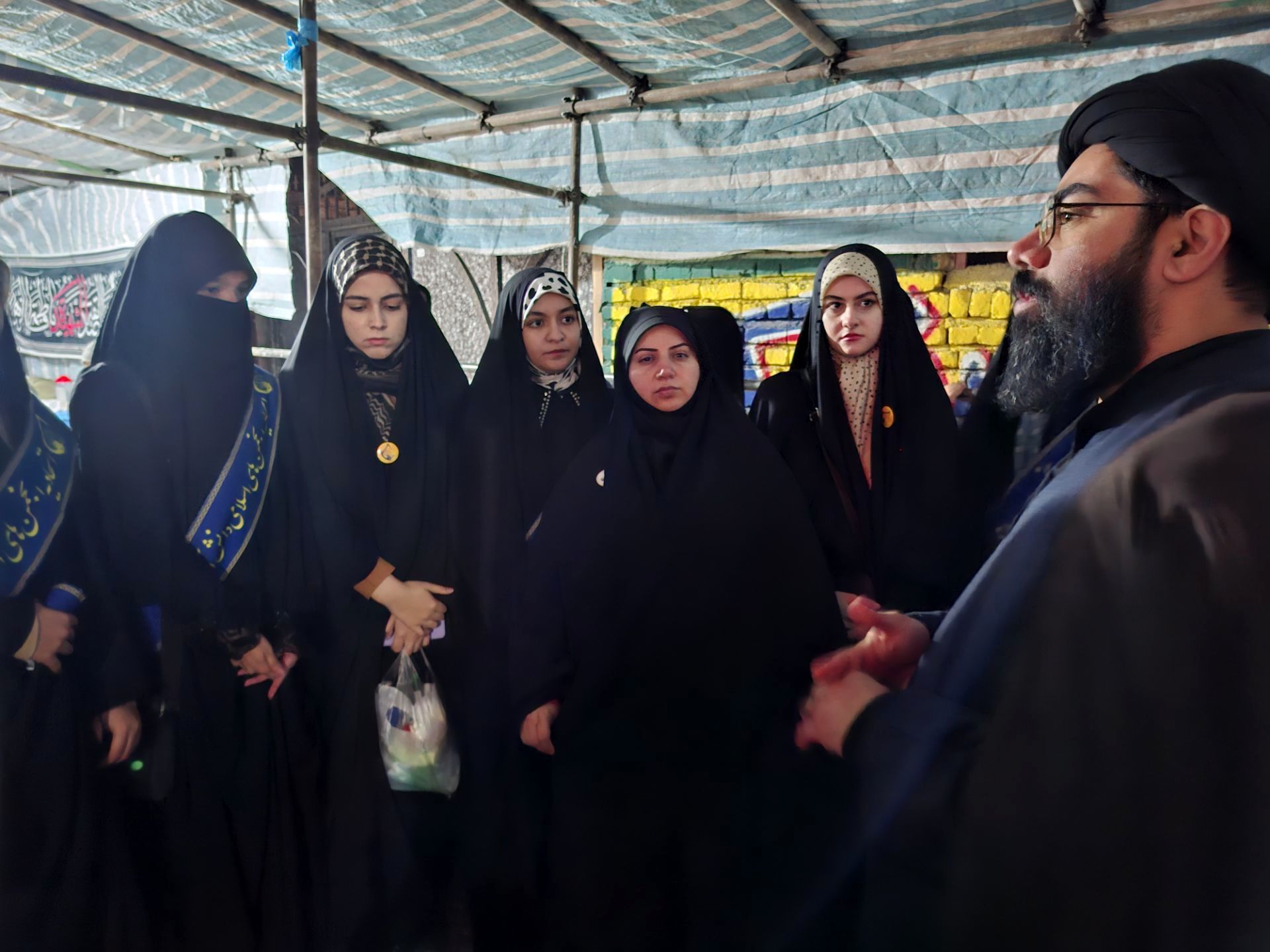  قدردانی از دختران انجمن اسلامی در راهپیمایی شهرستان آشخانه