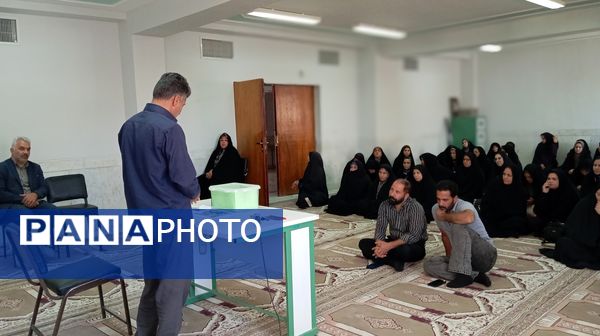 ارتقای مشارکت اولیا و مربیان در هنرستان حضرت زهرا (س) بن