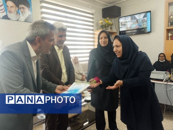  تقدیر از معلمان نمونه دبیرستان هاجر بیرجند