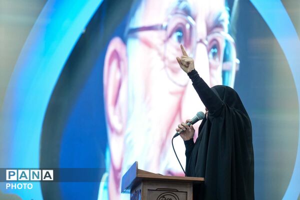 اجتماع بانوان انقلابی به مناسبت چهلم قائد امت و شهدای میناب در مسجد جمکران 