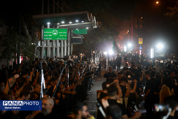مراسم عزاداری شب تاسوعای حسینی در میدان منیریه تهران