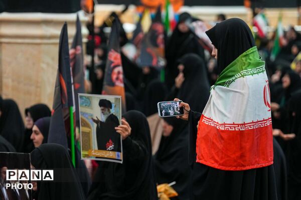 اجتماع بانوان انقلابی به مناسبت چهلم قائد امت و شهدای میناب در مسجد جمکران 