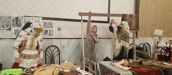 جشنواره بومی محلی و جشن دهه فجر در شهر تیتکانلو