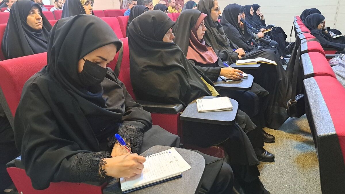 برگزاری کارگاه‌های توانمندسازی سپهر دانش و معرفت مربیان پرورشی مدارس دولتی و غیردولتی در ناحیه 2 کرج