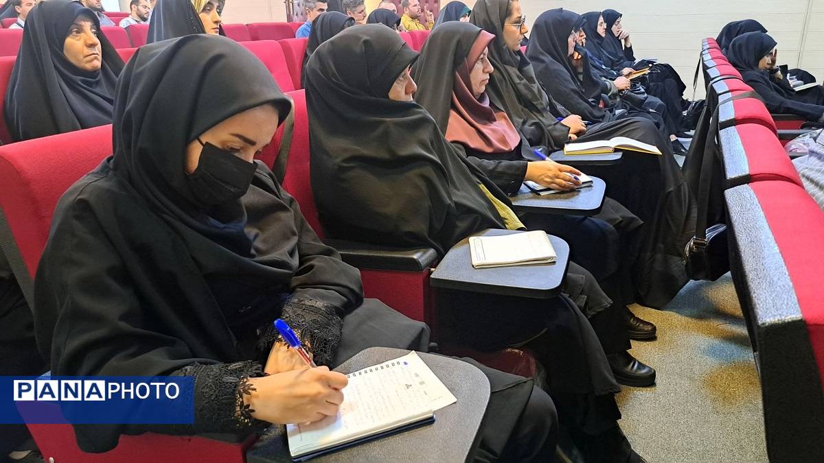 برگزاری کارگاه‌های توانمندسازی سپهر دانش و معرفت مربیان پرورشی مدارس دولتی و غیردولتی در ناحیه 2 کرج