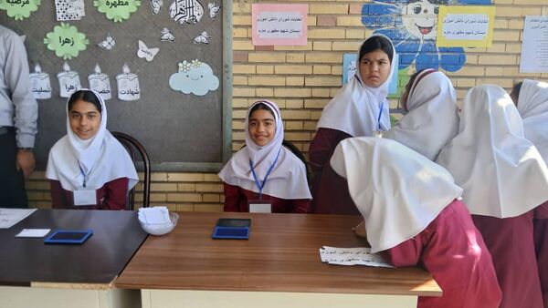 انتخابات شورای دانش‌آموزی دبستان شهید مطهری فین 