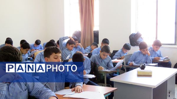 برگزاری آزمون آغازین هماهنگ استانی در آموزشگاه نمونه دولتی زنده یاد زرتاش خلیل آباد 