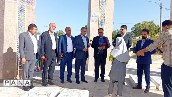 تجدید میثاق معاون وزیر و رئیس سازمان مدارس غیردولتی و مشارکت‌های مردمی وزارت آموزش و پرورش با شهدای گمنام در یاسوج