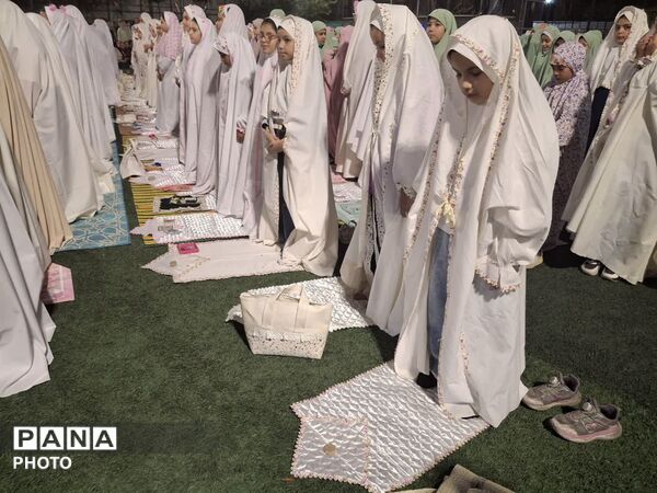 طلیعه بندگی خالق مهربان در جشن تکلیف دختران منطقه ۱۰