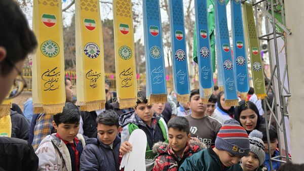 پیشتازان؛ راویان امروزِ انقلاب