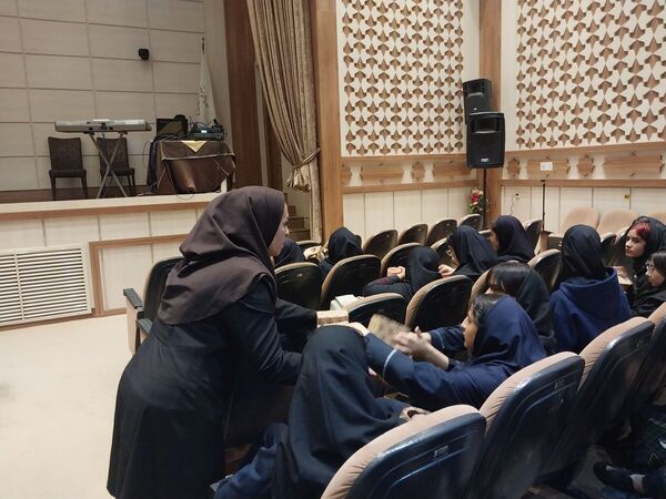 جشن روز دختر در هنرستان امام حسن مجتبی(ع) با حضور مسئولان ناحیه ۶