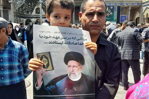 مراسم تدفین پیکر دیپلمات شهید حسین امیر عبداللهیان در حرم شاه عبدالعظیم حسنی