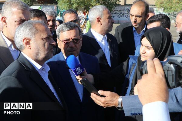 «مهر کریمانه» با حضور وزیر آموزش و پرورش در دبستان پروین اعتصامی بهارستان‌دو
