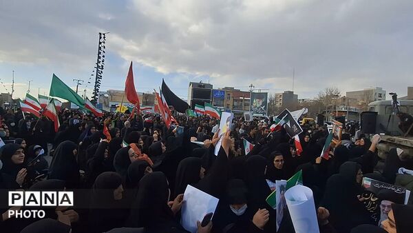 مراسم بیعت مردم ملایر با آیت‌الله سید مجتبی خامنه‌ای