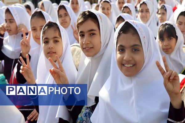 صبح مهر با کیف‌های رنگی و رؤیاهای روشن؛ مدرسه دوباره جان گرفت