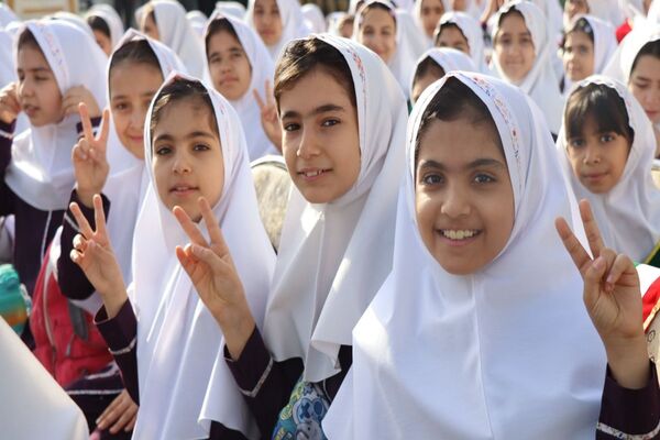 صبح مهر با کیف‌های رنگی و رؤیاهای روشن؛ مدرسه دوباره جان گرفت