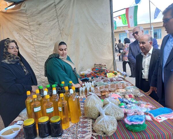 جشنواره و نمایشگاه بومی و محلی بهار در بهار روستای جندابه