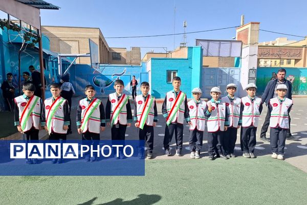 جشن دهه فجر و اعیاد شعبانیه در مدارس ناحیه دو شهرری 