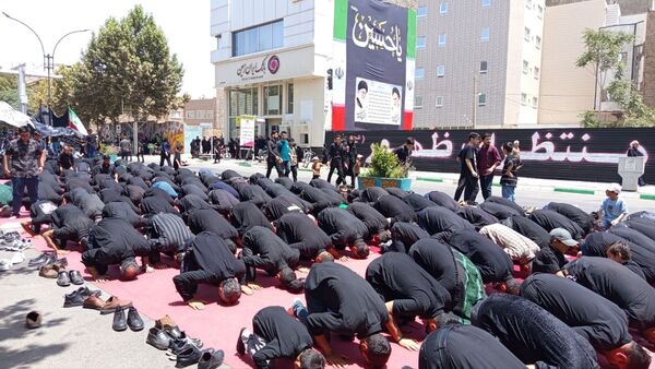 اقامه نماز ظهر عاشورا در کاشمر