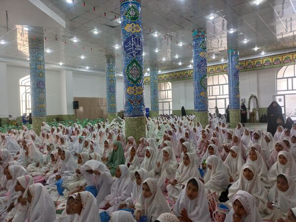 برگزاری جشن تکلیف دو هزار دانش‌آموز دختر سوم ابتدایی در میناب
