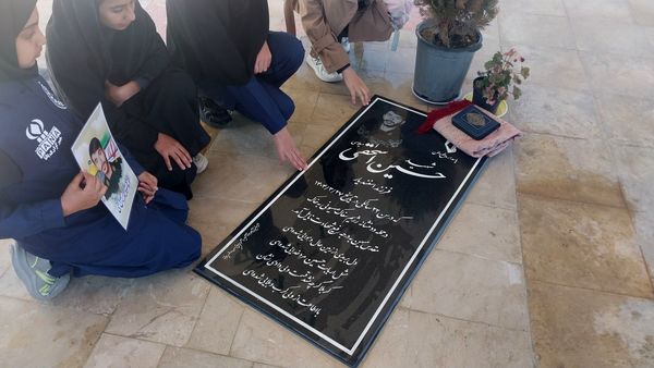 دیداری پر از احساس با مادر شهید حسین اسحاقی 