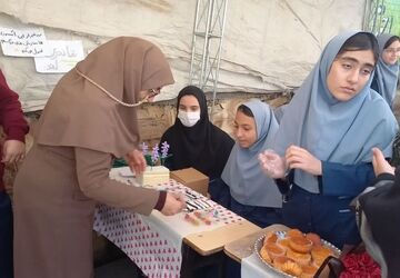 نمایشگاه بازارچه کسب و کار دانش‌آموزی در مدرسه شهید رجایی