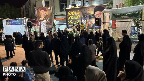 «پاتوق نوجوان مبارز»؛ شور نوجوانی و حال‌وهوای انقلابی در میدان امام خمینی(ره) مرند
