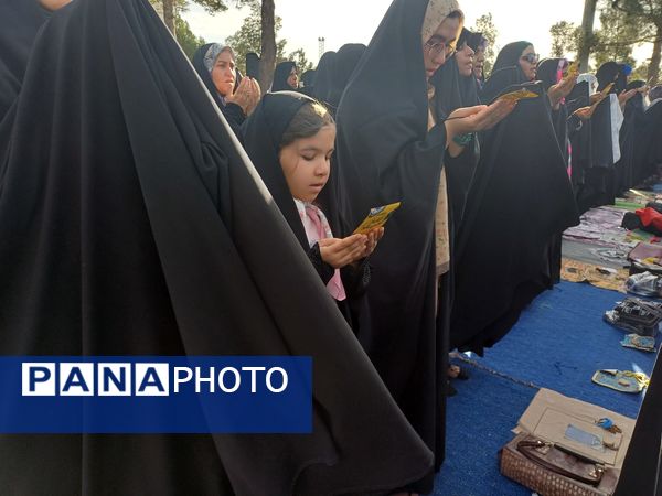 نماز عید فطر در گلزار شهدا شهرستان کوهپایه