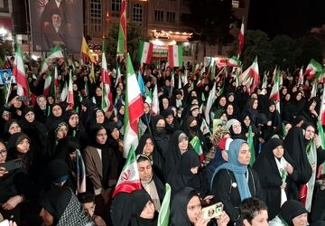 پنجاه و دو شب  در میدان پای کار ایران