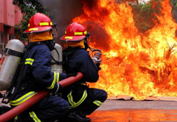 آنان که آتش عشق به خدمت در وجودشان زبانه می‌کشد