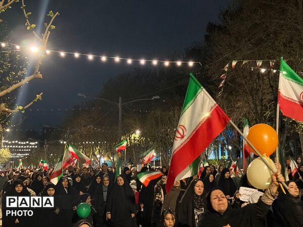 حضور مردم کرج در شب سی و ششم راهپیمایی 
